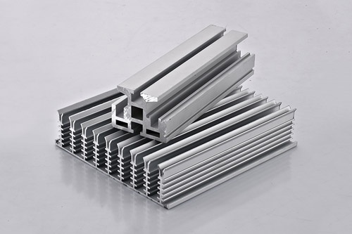 金蘭鋁業：工業鋁型材已出國際先進，行業發展前景廣闊。